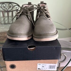new men size 10 uggs never worn still in original box
